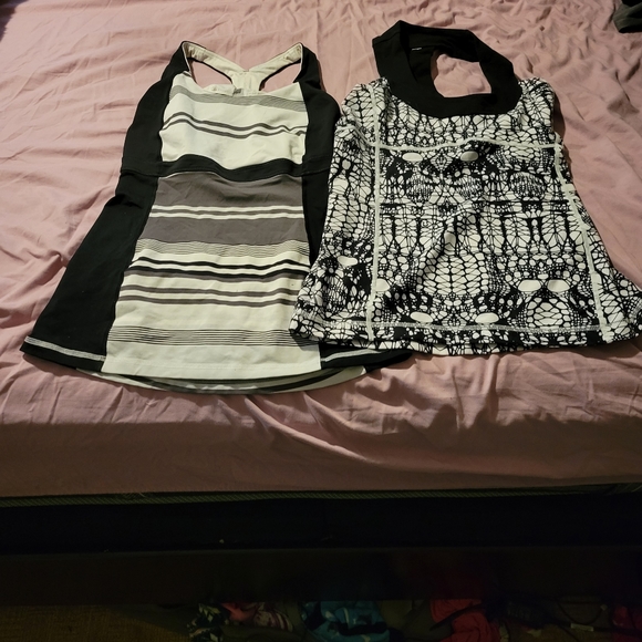 Bundle of two size 6 Lululemon tanks - Picture 2 of 2